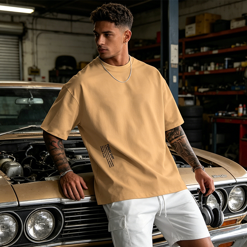 👕 53% הנחה עכשיו! ✨ חולצה לגברים עם שרוולים קצרים גזרה רחבה – תערובת כותנה פרימיום, הדפס גרפי אורבני וסגנון קז'ואל גדול במיוחד🏙️