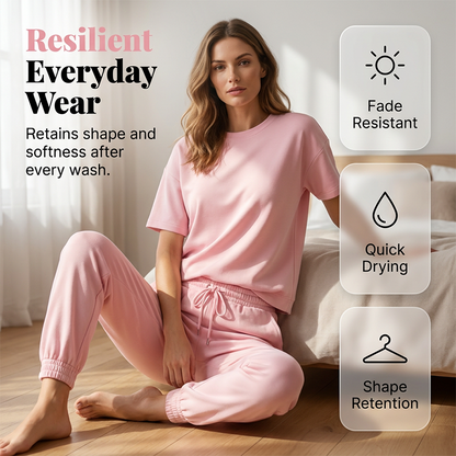 סט קז'ואל לנשים עם חולצת שרוול קצר ומכנסיים