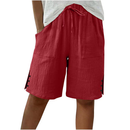 מכנסי קיץ קצרים לנשים עם פרטי כפתורים בצד