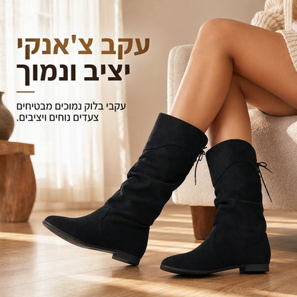 מגפיים נשיים עד אמצע השוק עם שרוכים ועיצוב מרופד